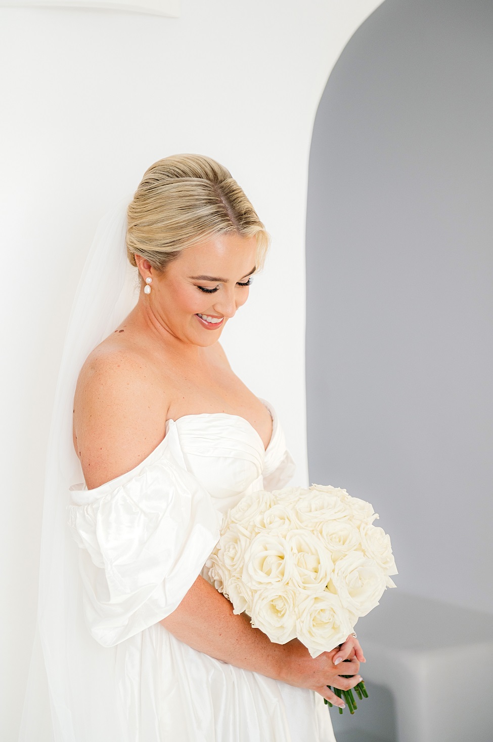 bouquets-elopement-wedding-in-santorini-greece